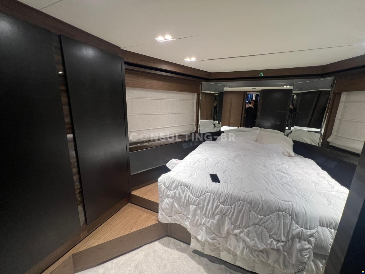 Ferretti 670 Fly