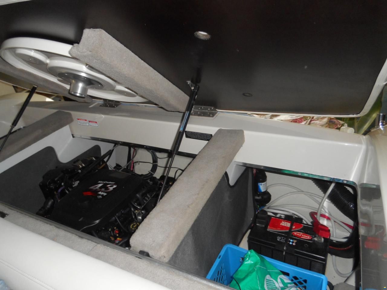 Sea Ray 220