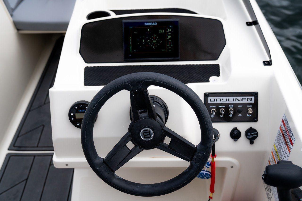 Bayliner ELEMENT M17