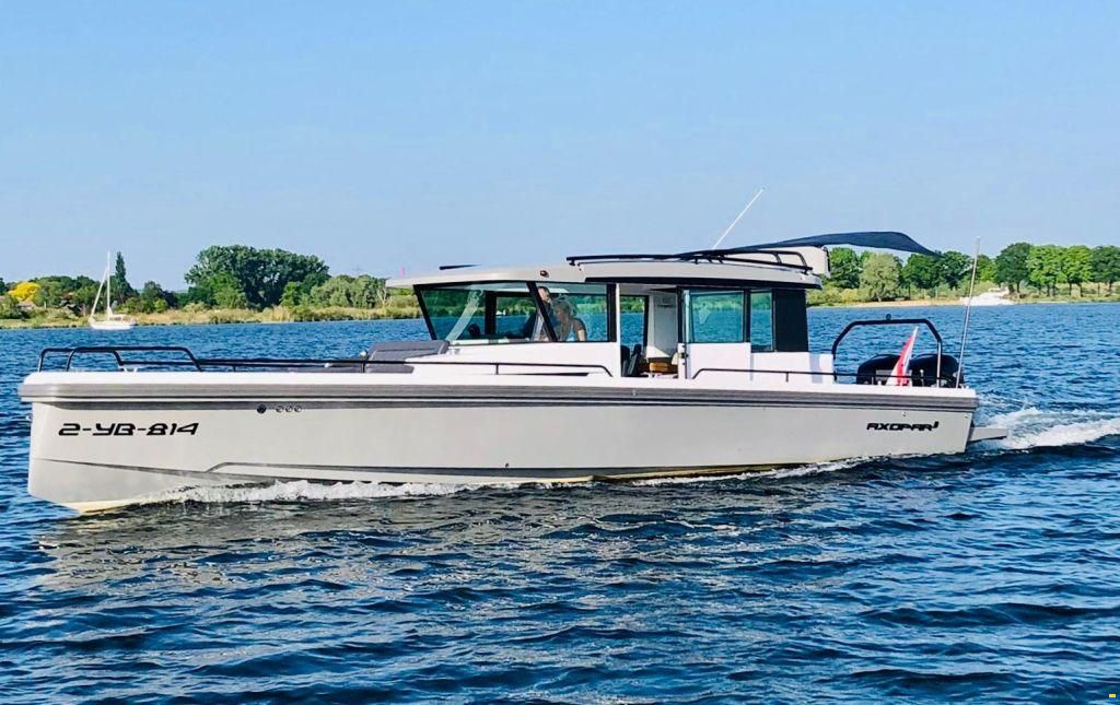 Axopar 37 Cabin