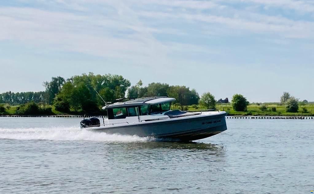 Axopar 37 Cabin