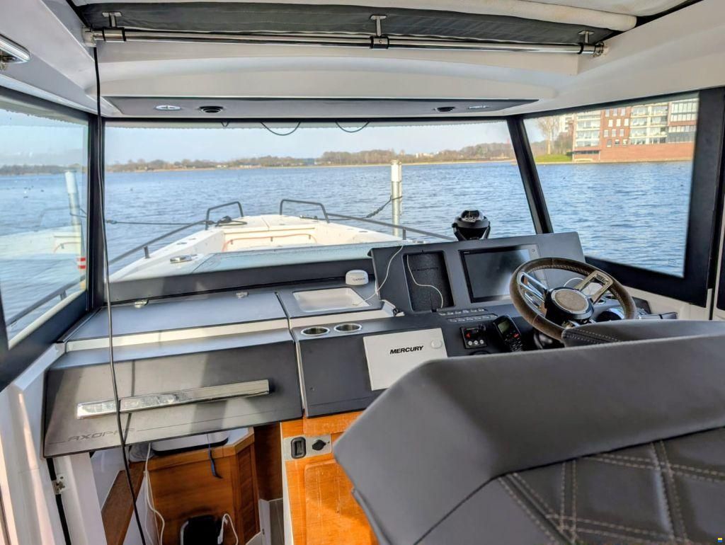 Axopar 37 Cabin