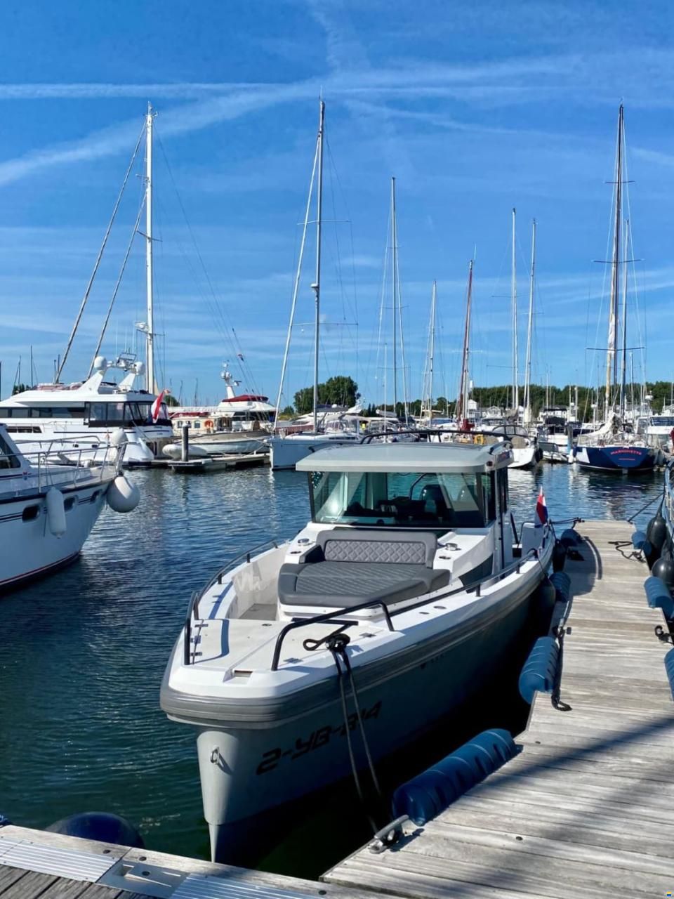 Axopar 37 Cabin