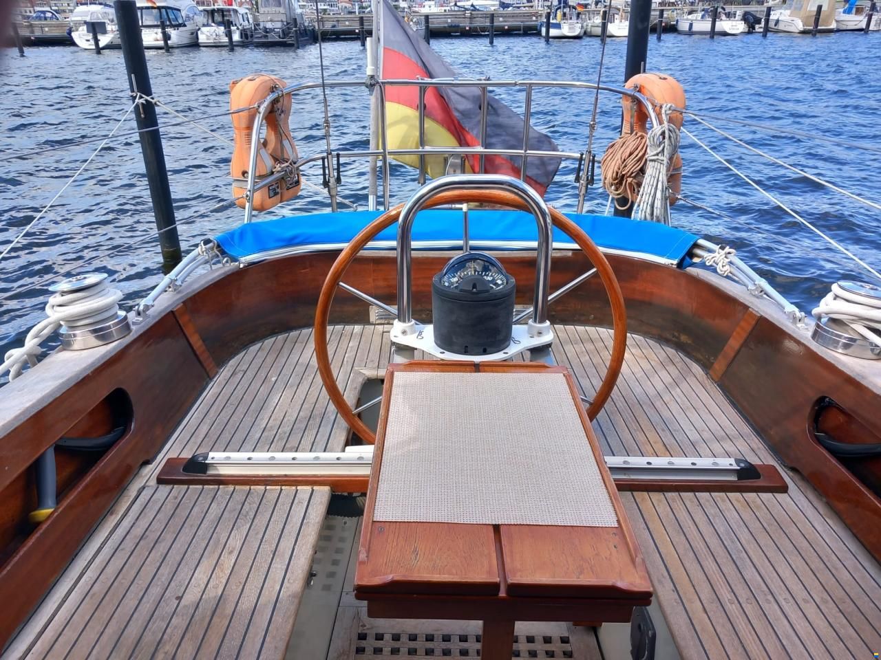 Hallberg-Rassy Mistral 33
