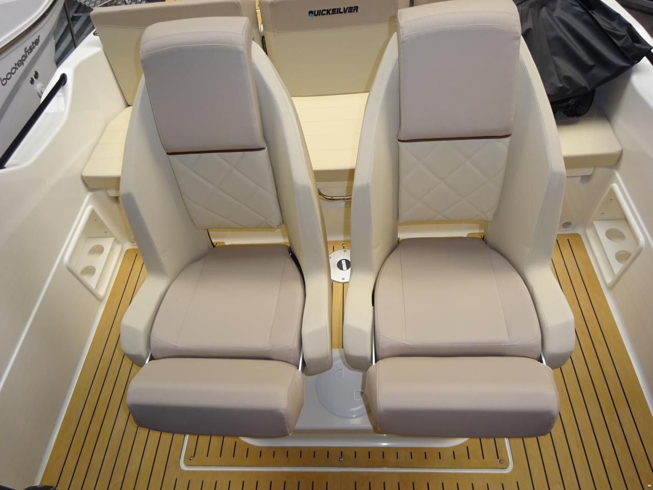 Quicksilver Activ 705 Open