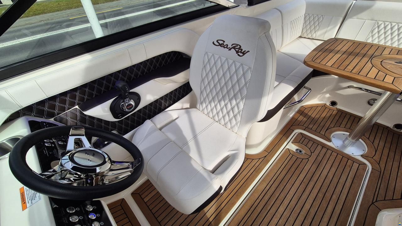 Sea Ray SLX 250 Europe