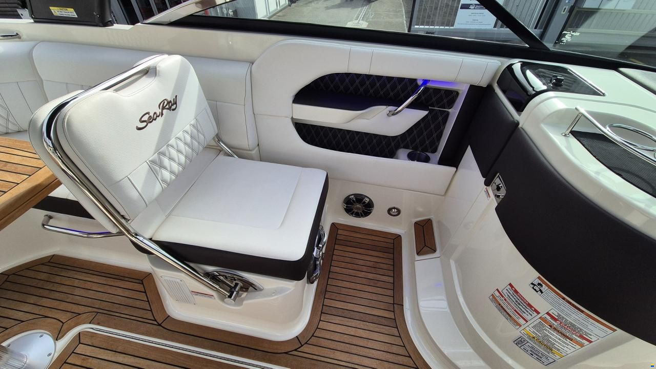 Sea Ray SLX 250 Europe