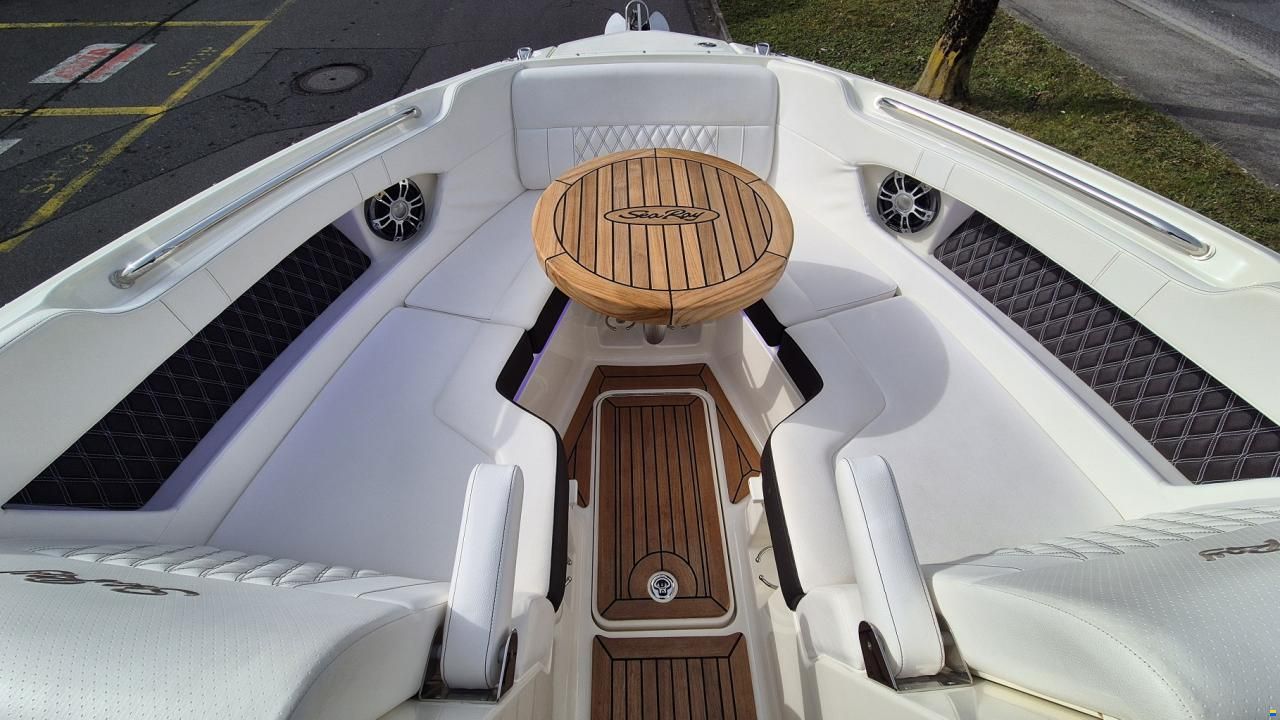 Sea Ray SLX 250 Europe