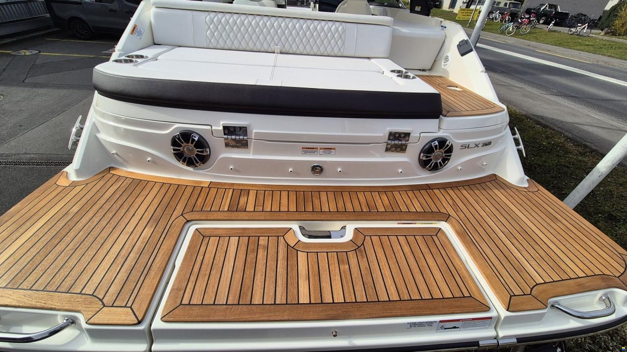 Sea Ray SLX 250 Europe