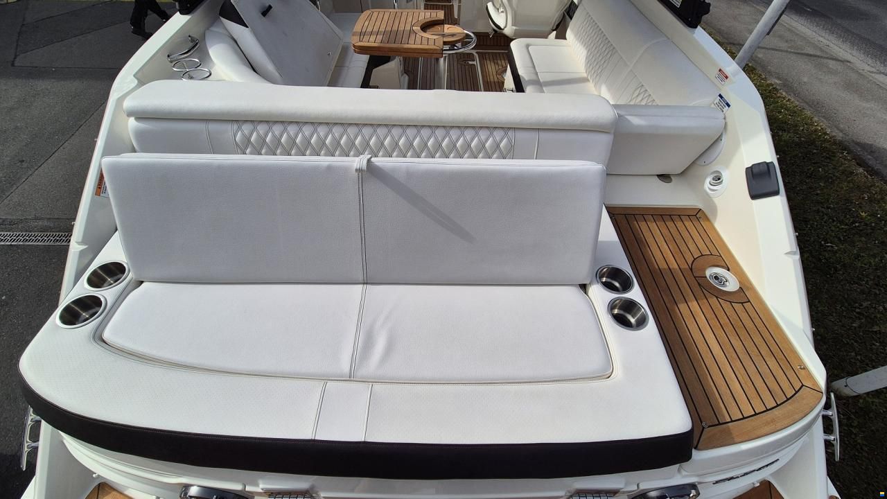 Sea Ray SLX 250 Europe