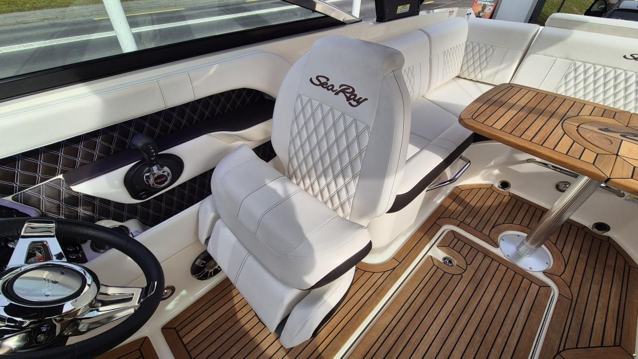 Sea Ray SLX 250 Europe