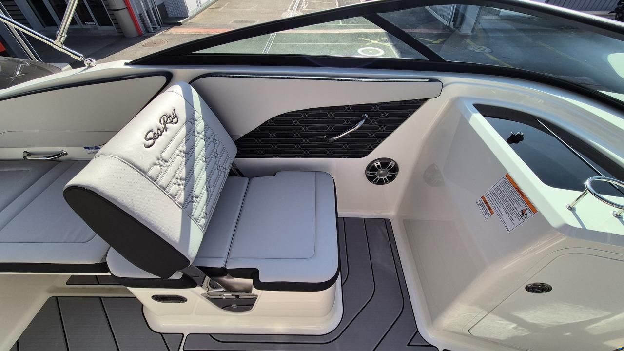 Sea Ray SPX 210 Europe