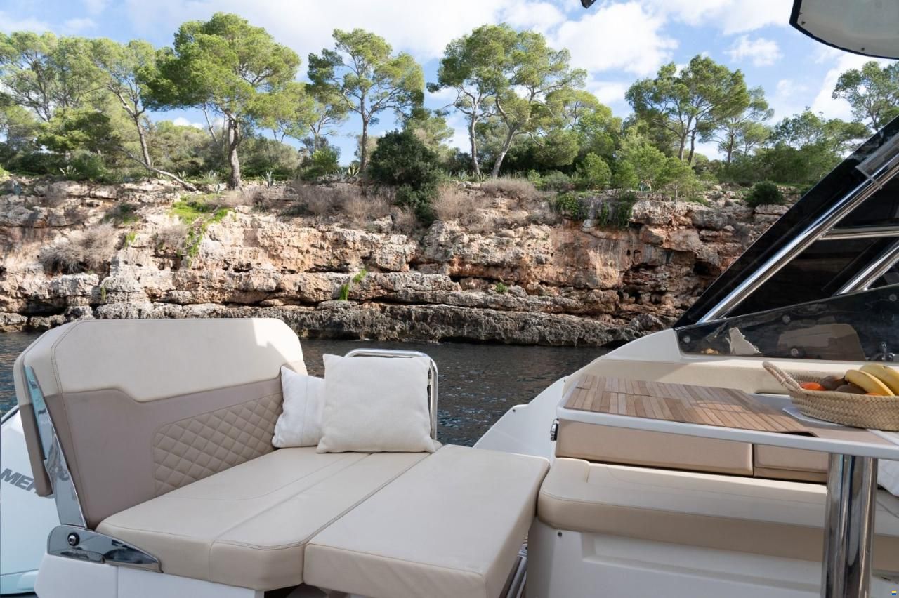 AQUILA 32 Sport