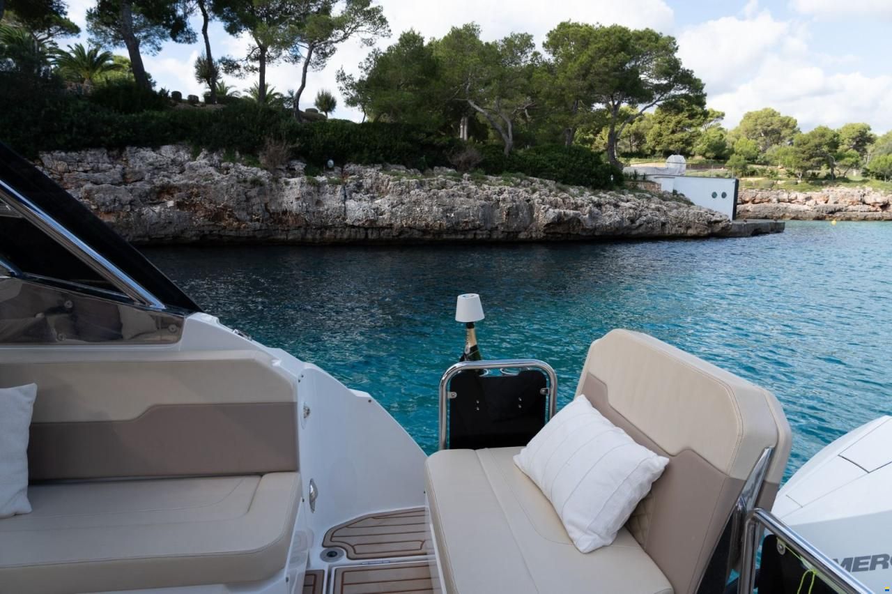 AQUILA 32 Sport