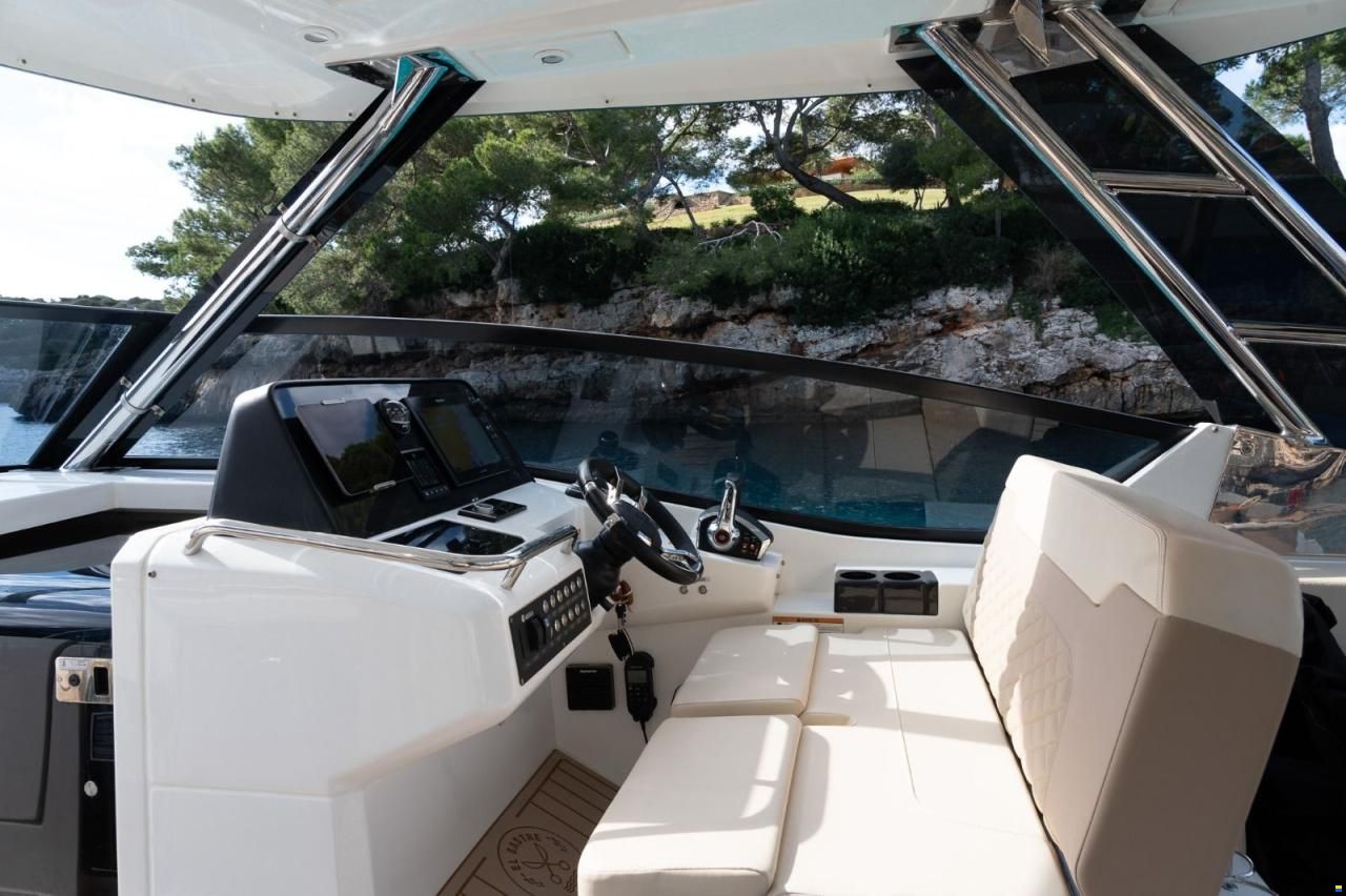 AQUILA 32 Sport