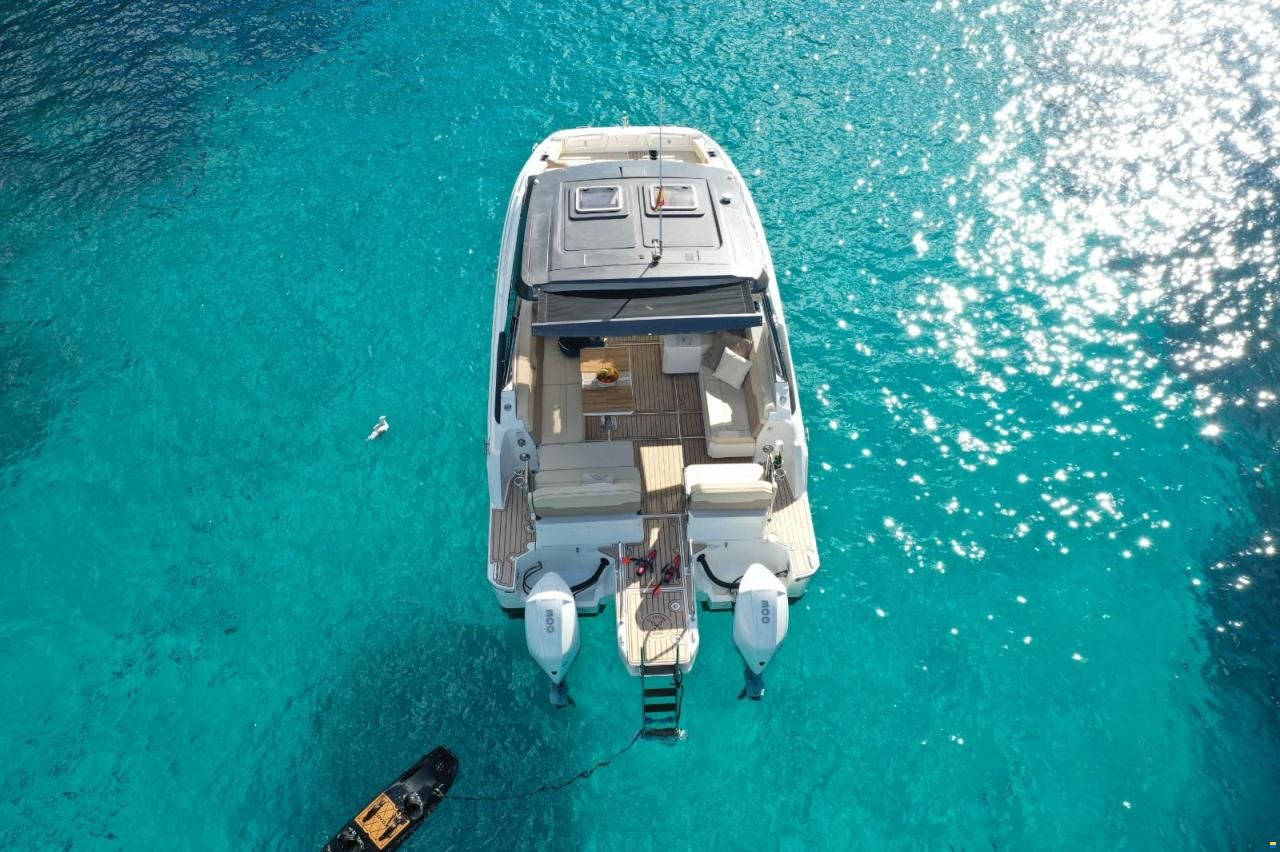 AQUILA 32 Sport