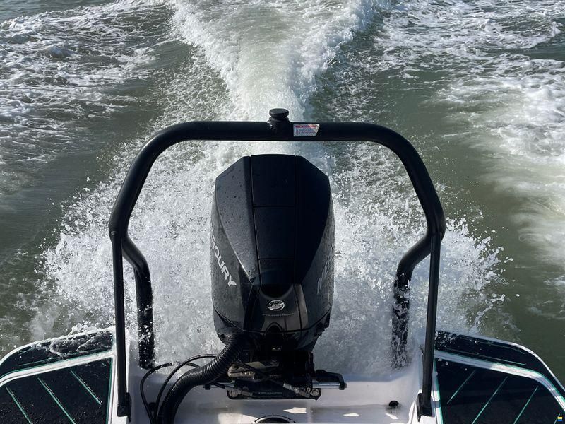 Axopar 22 T-Top Revolve