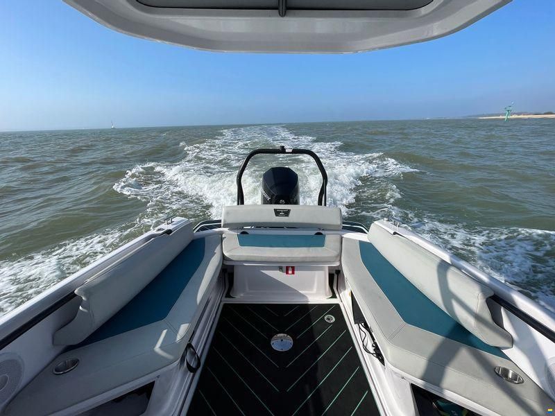 Axopar 22 T-Top Revolve