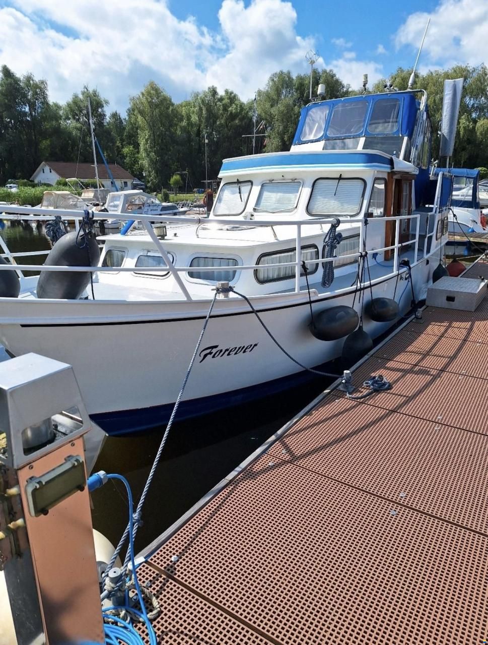 Hollandia 851