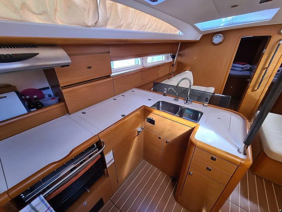 Jeanneau 53
