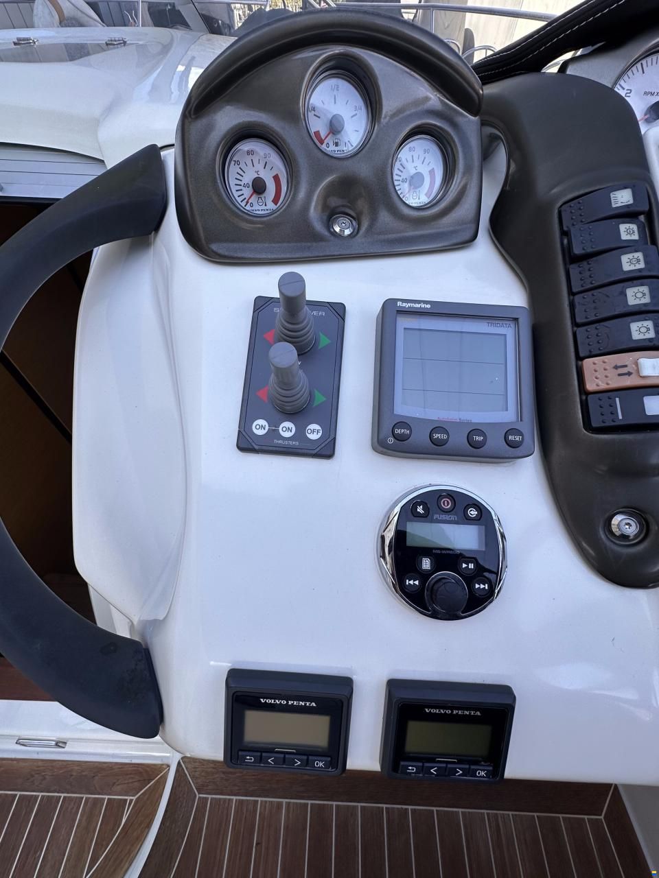 Cranchi Endurance 33