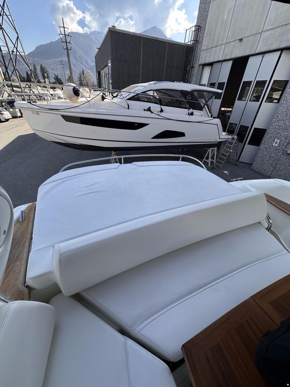 Cranchi Endurance 33