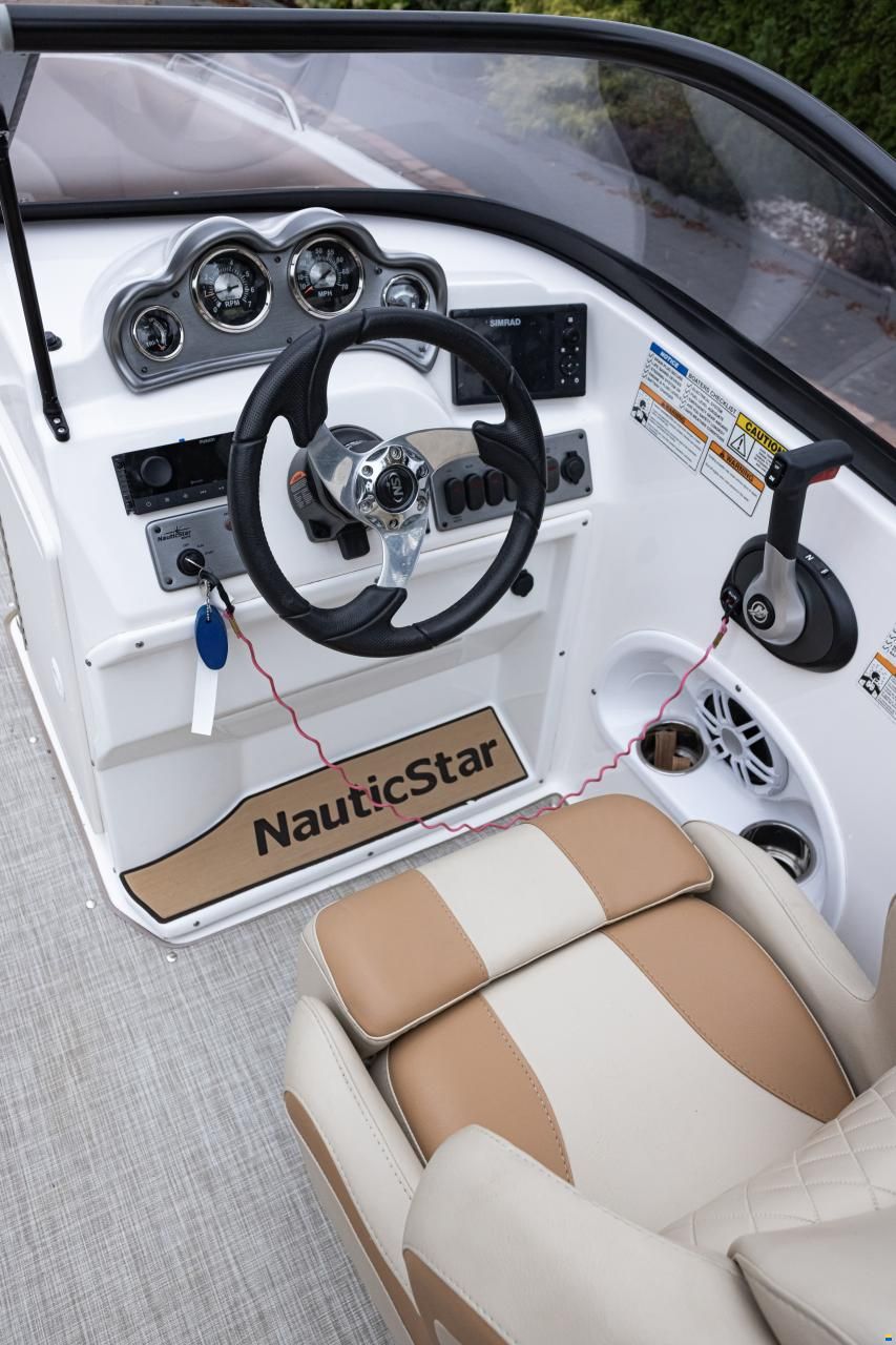 Nautic Star 203DC