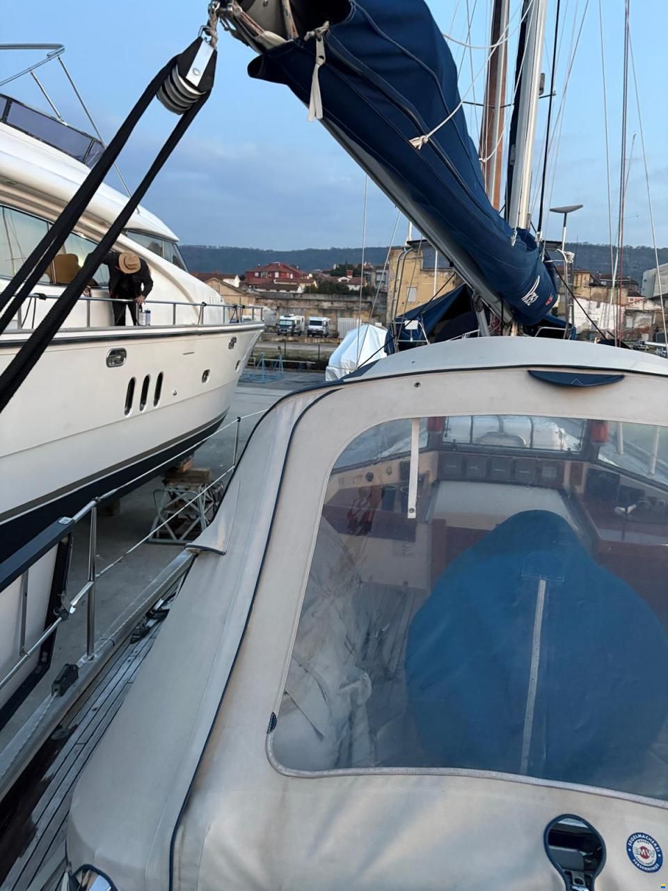 Hallberg-Rassy 352