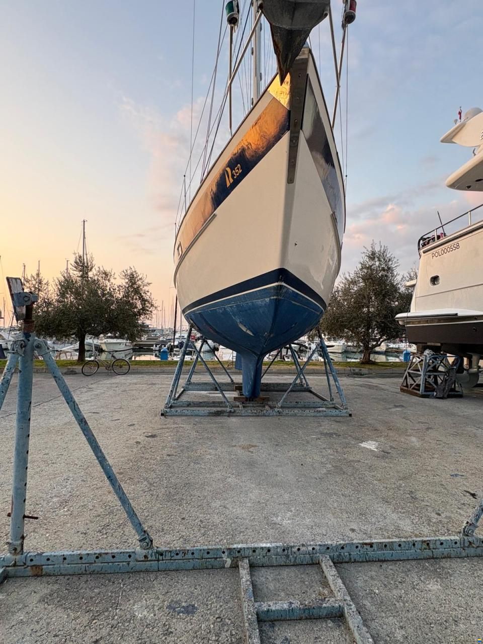 Hallberg-Rassy 352