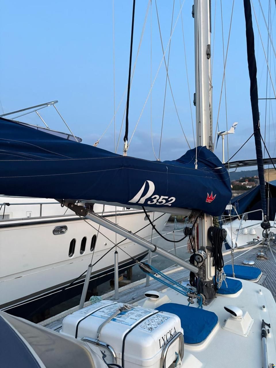 Hallberg-Rassy 352
