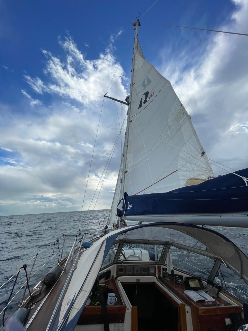 Hallberg-Rassy 352