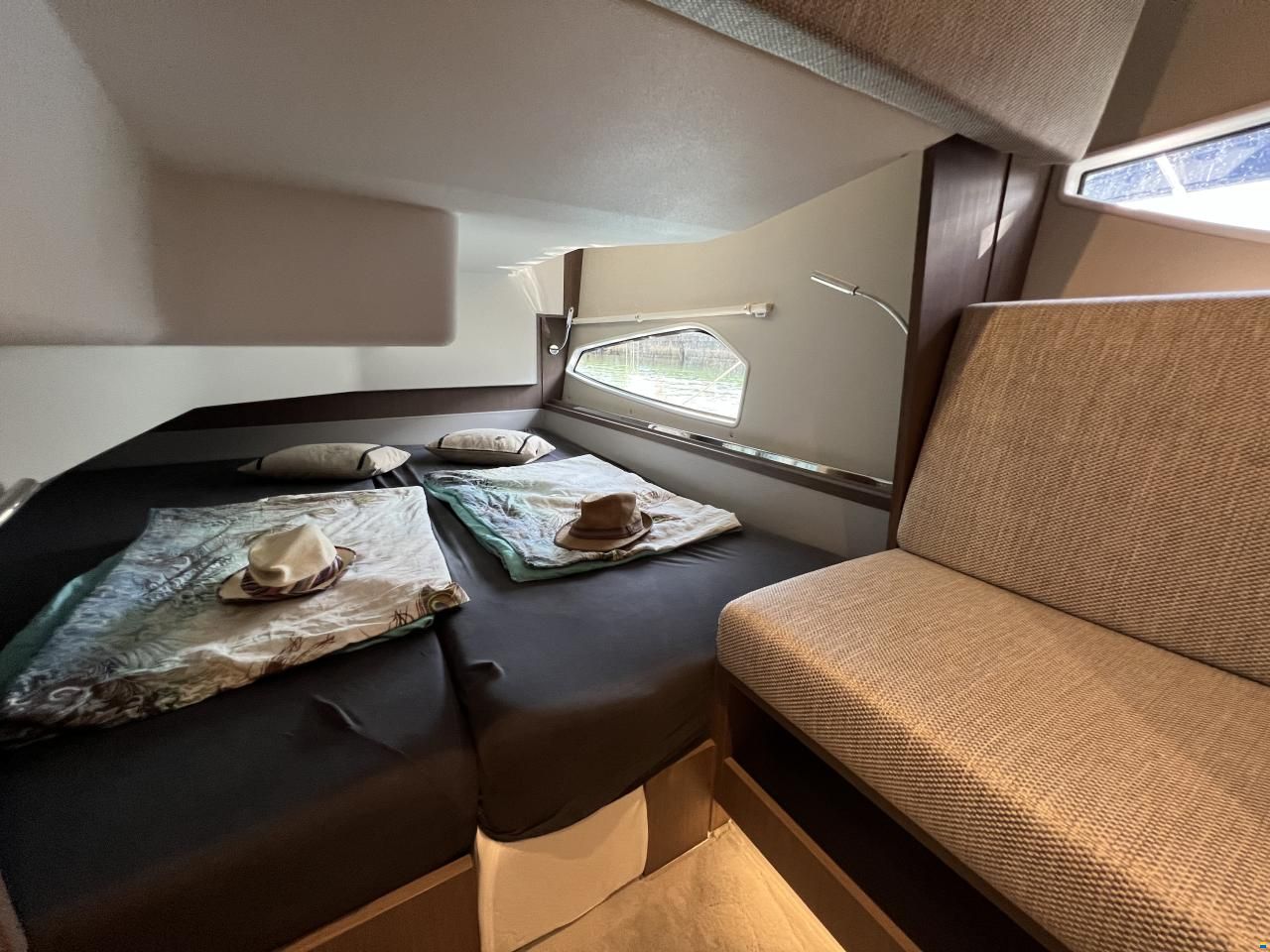 Sealine C335