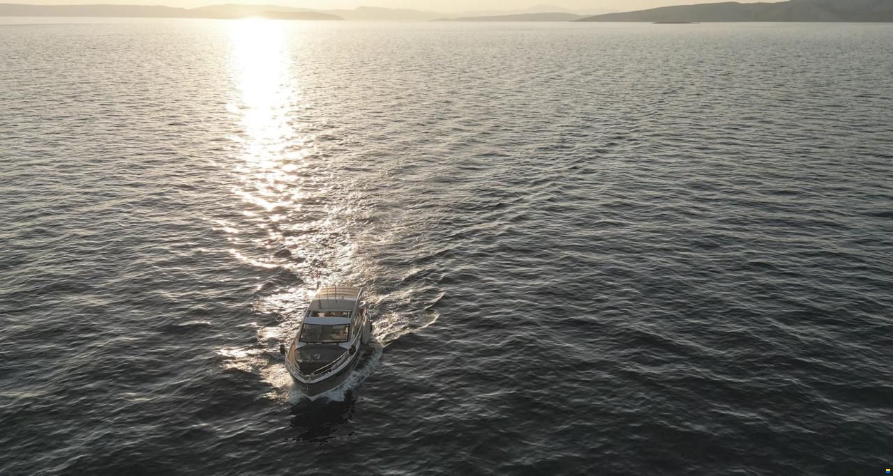 Sealine C335