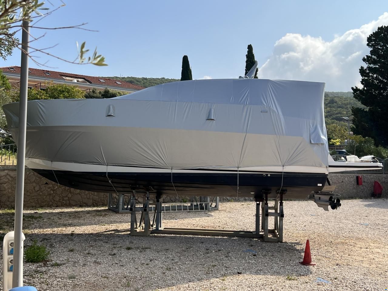 Sealine C335