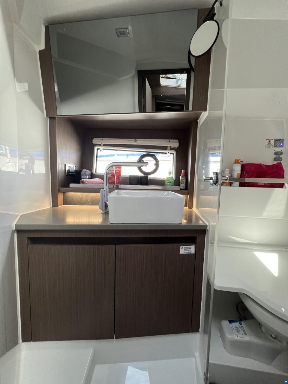 Sealine C335