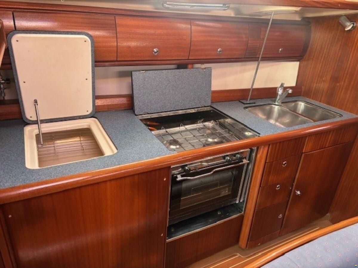 Bavaria 38-3