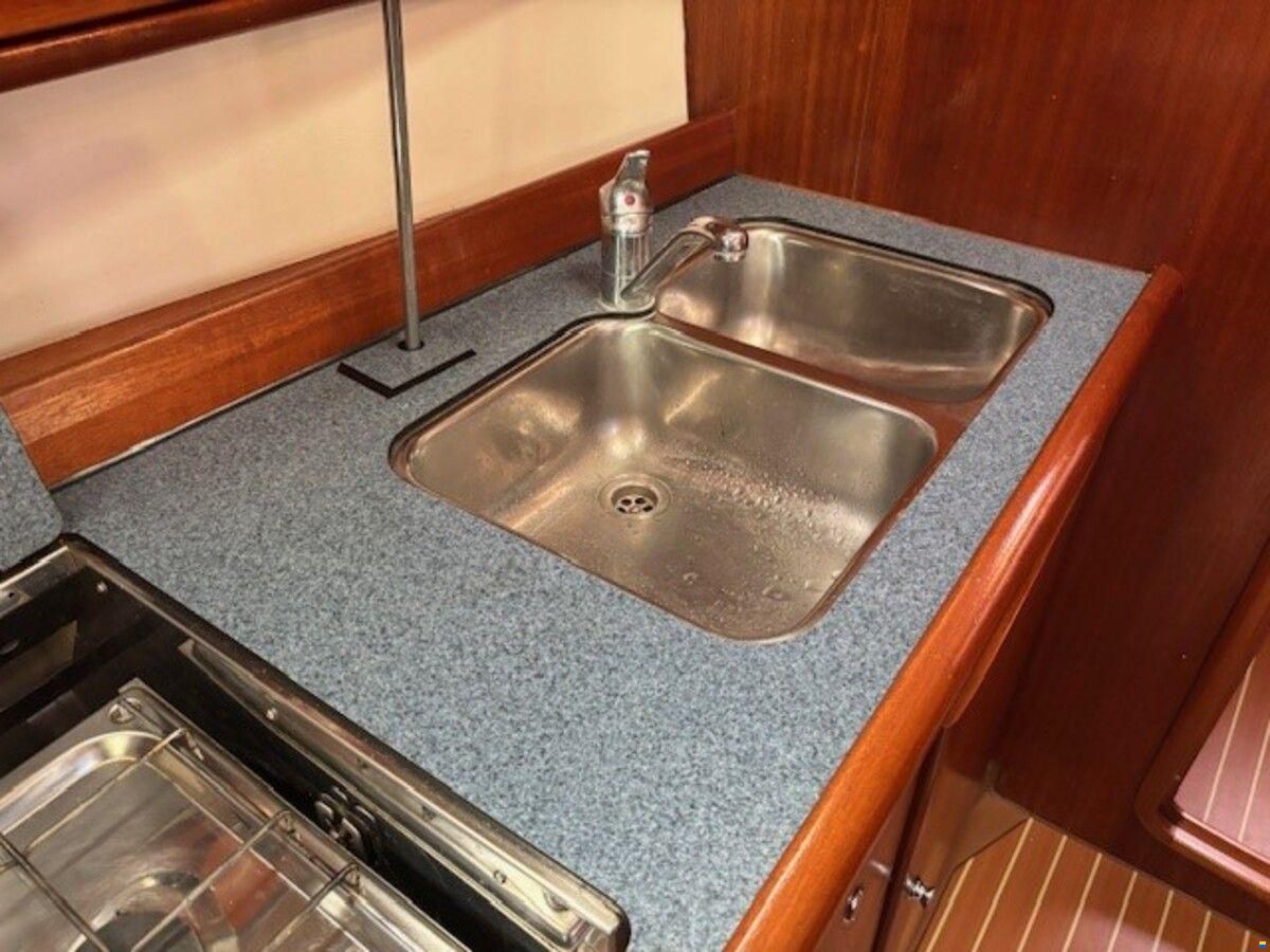 Bavaria 38-3