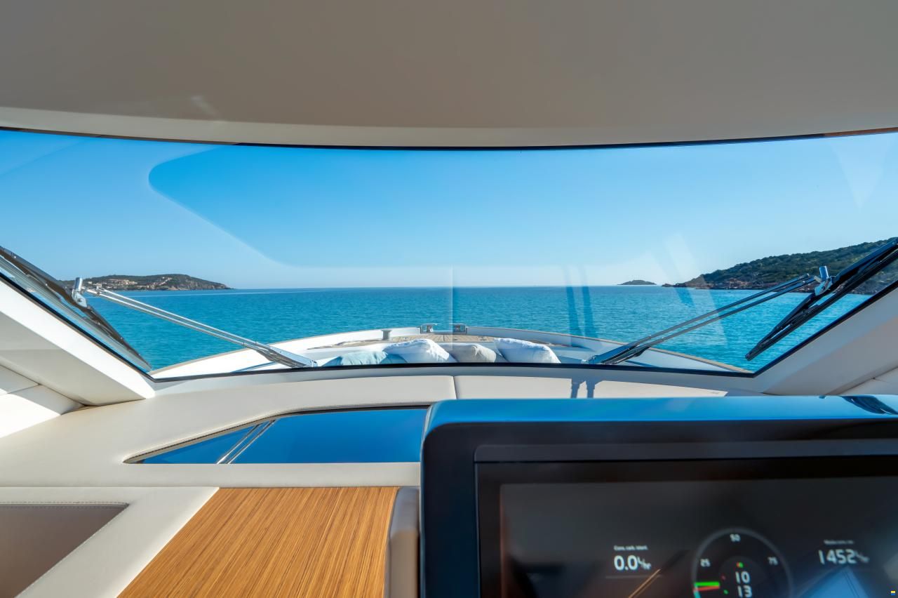 Solaris Power 52 Coupe
