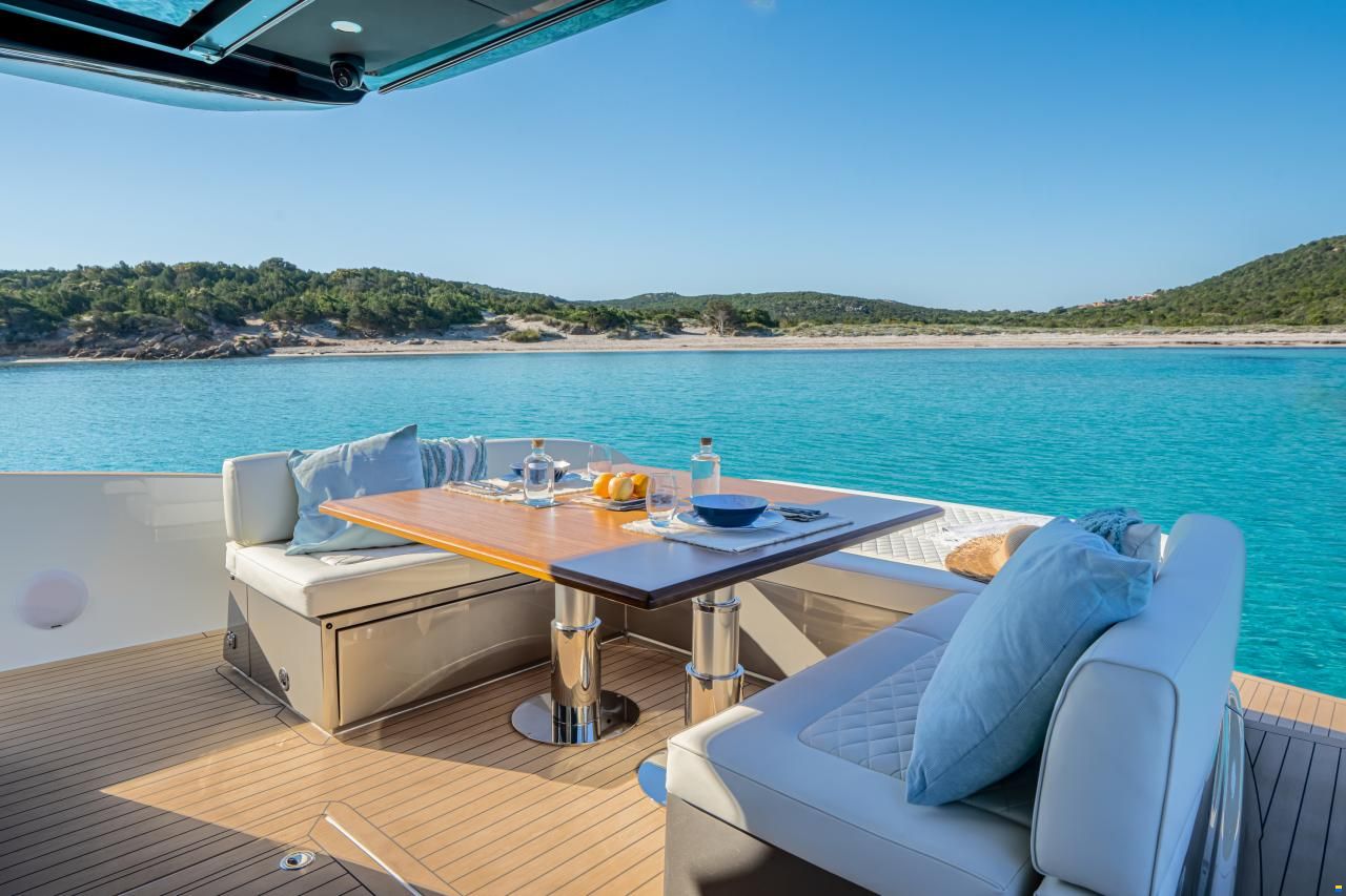Solaris Power 52 Coupe