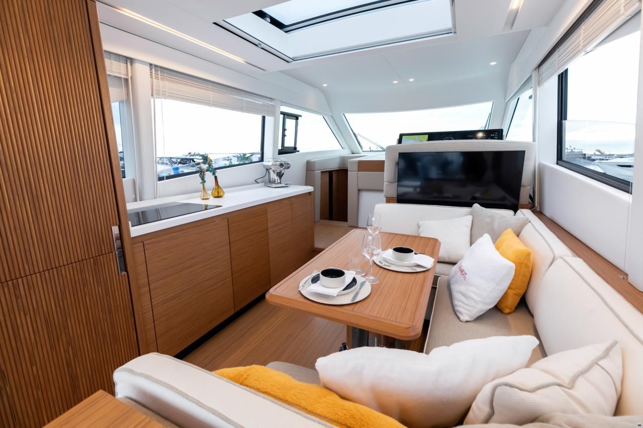 Solaris Power 52 Coupe