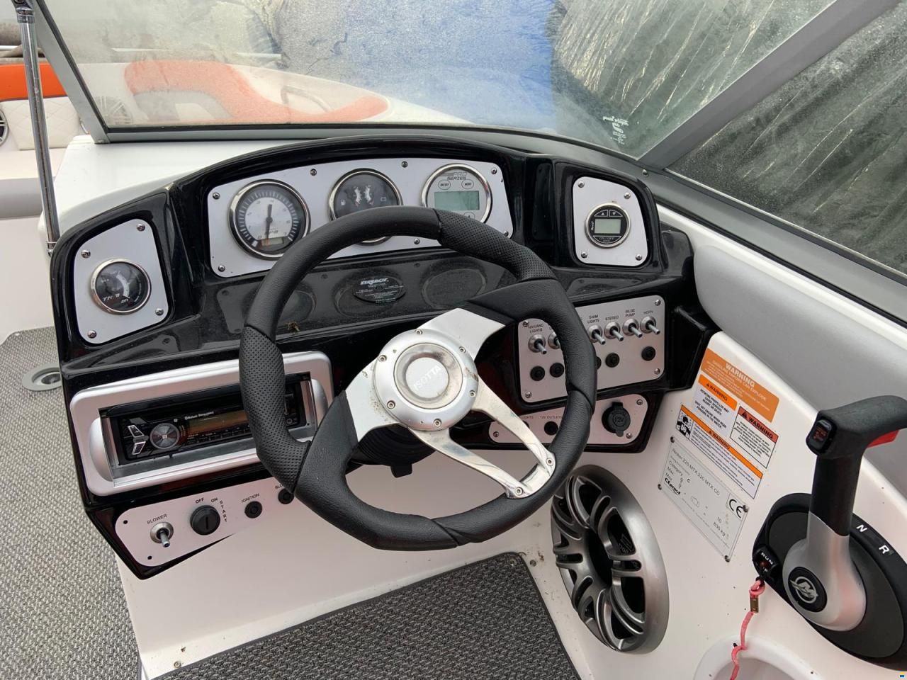 Rinker 220 MTX EXTREME