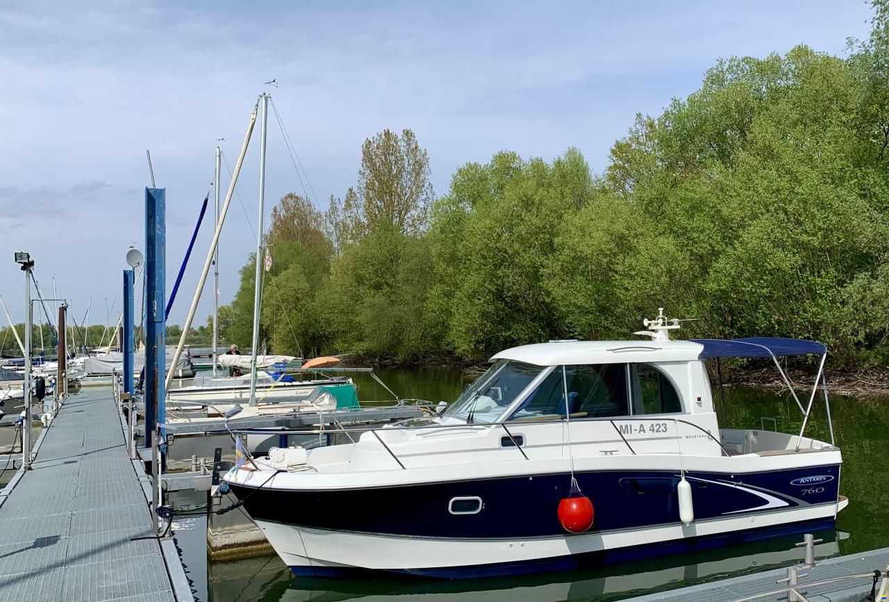 Beneteau Antares 760