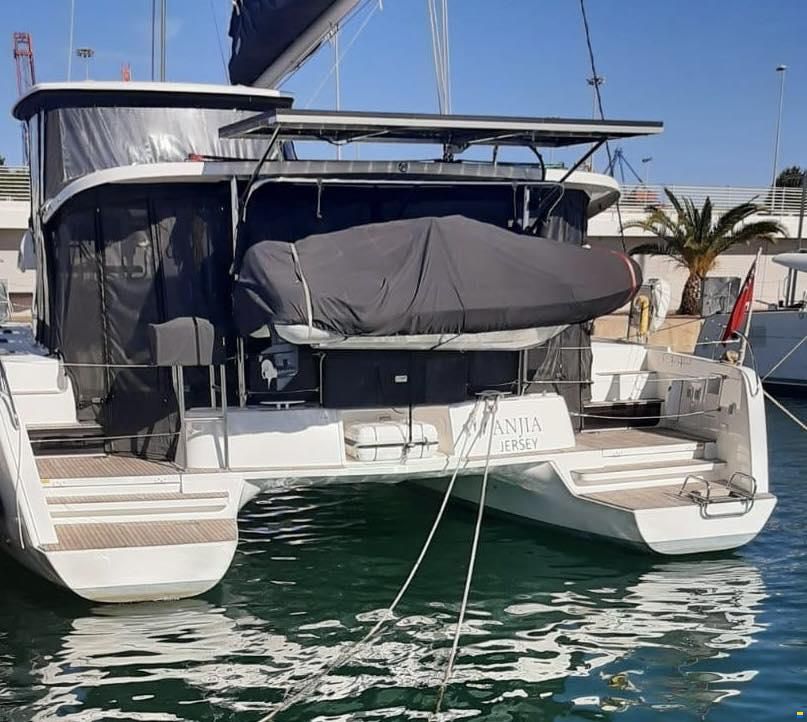 Lagoon 42