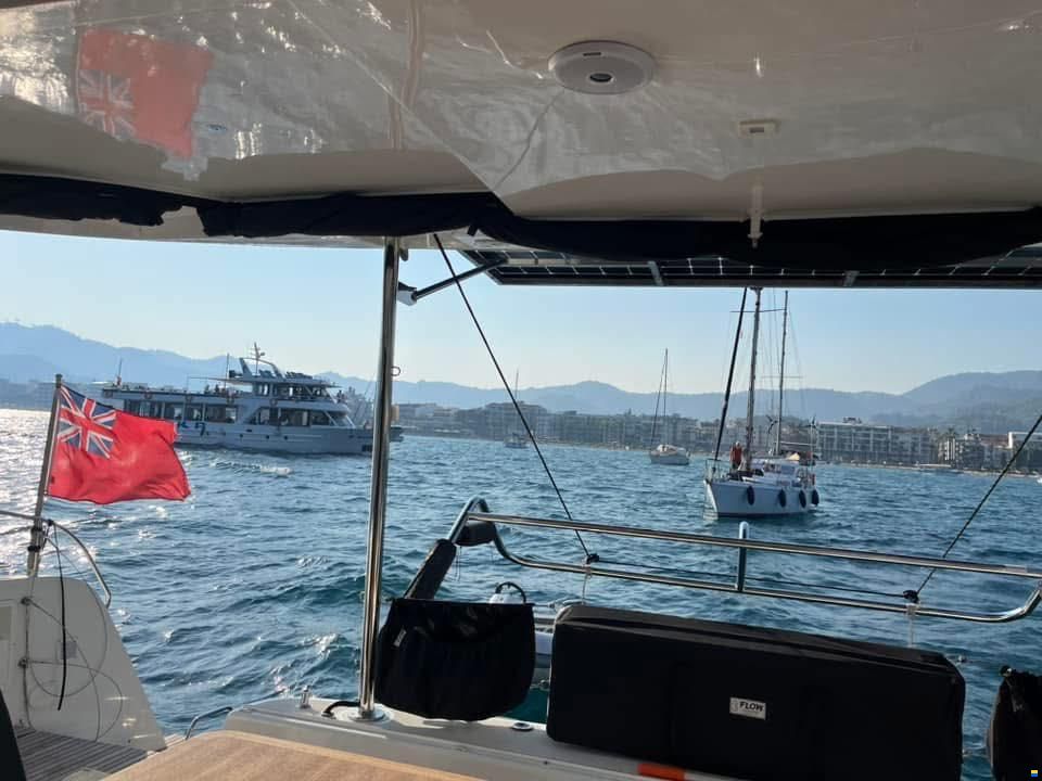 Lagoon 42