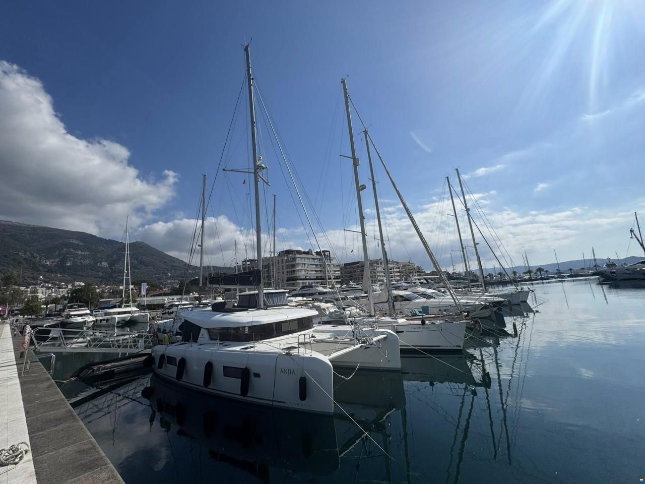Lagoon 42