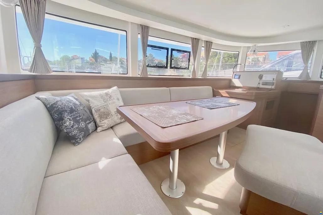 Lagoon 42