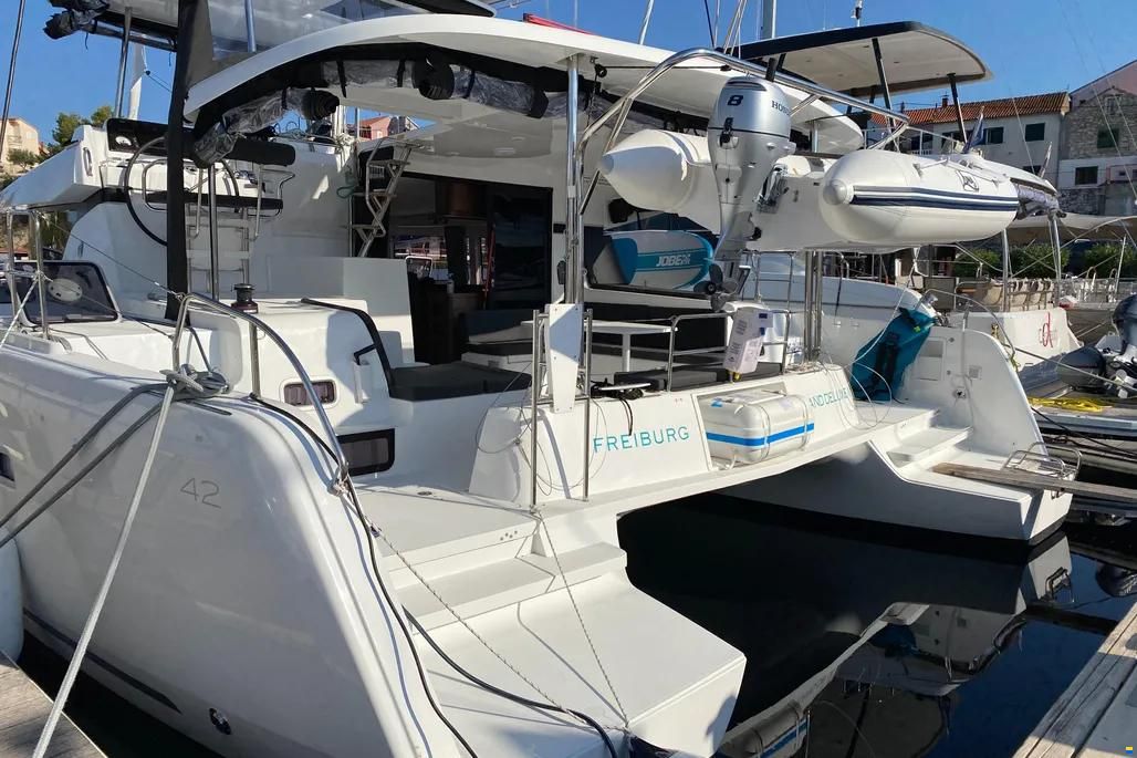 Lagoon 42