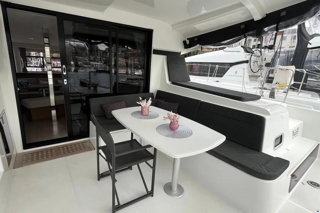 Lagoon 42
