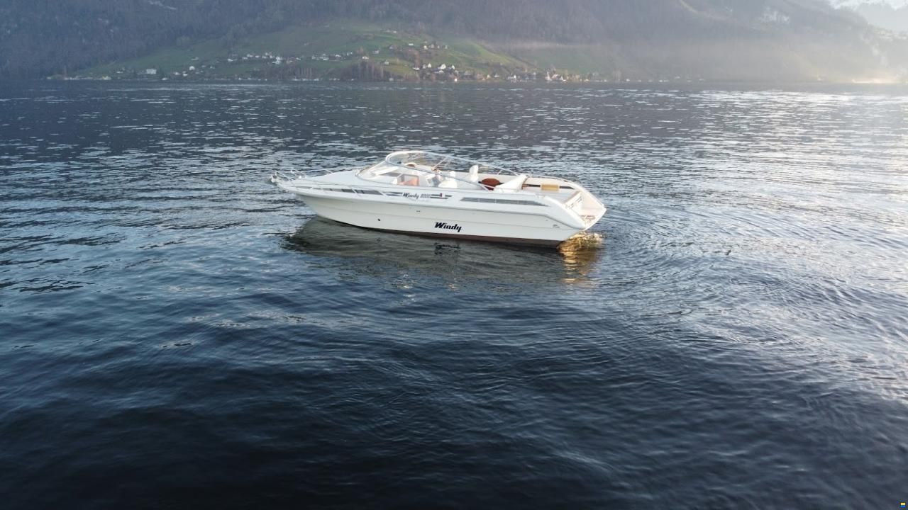 Windy 8000 Full Cabin