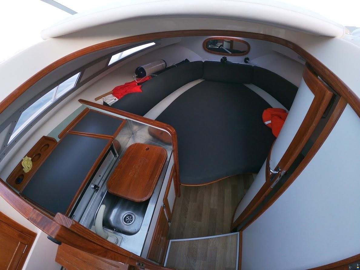 Windy 8000 Full Cabin